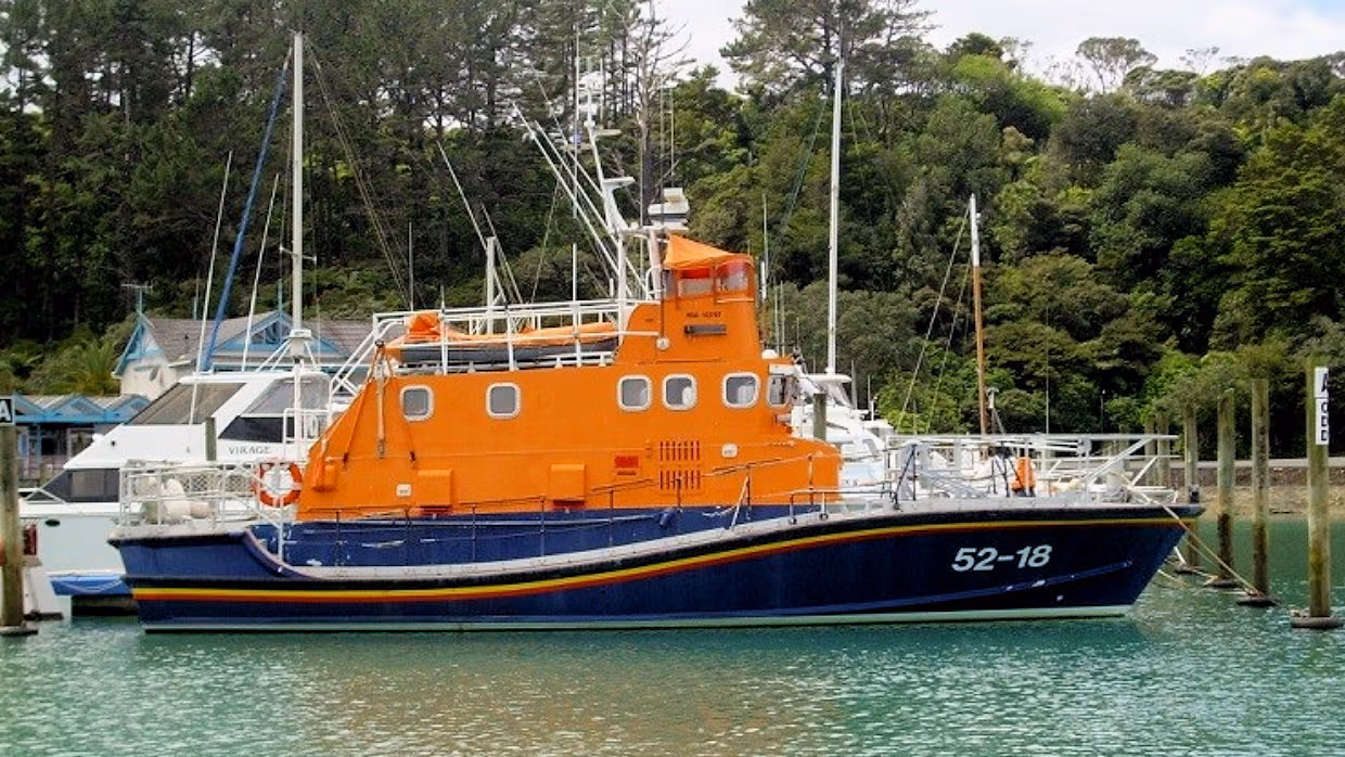 Tracking customers boats