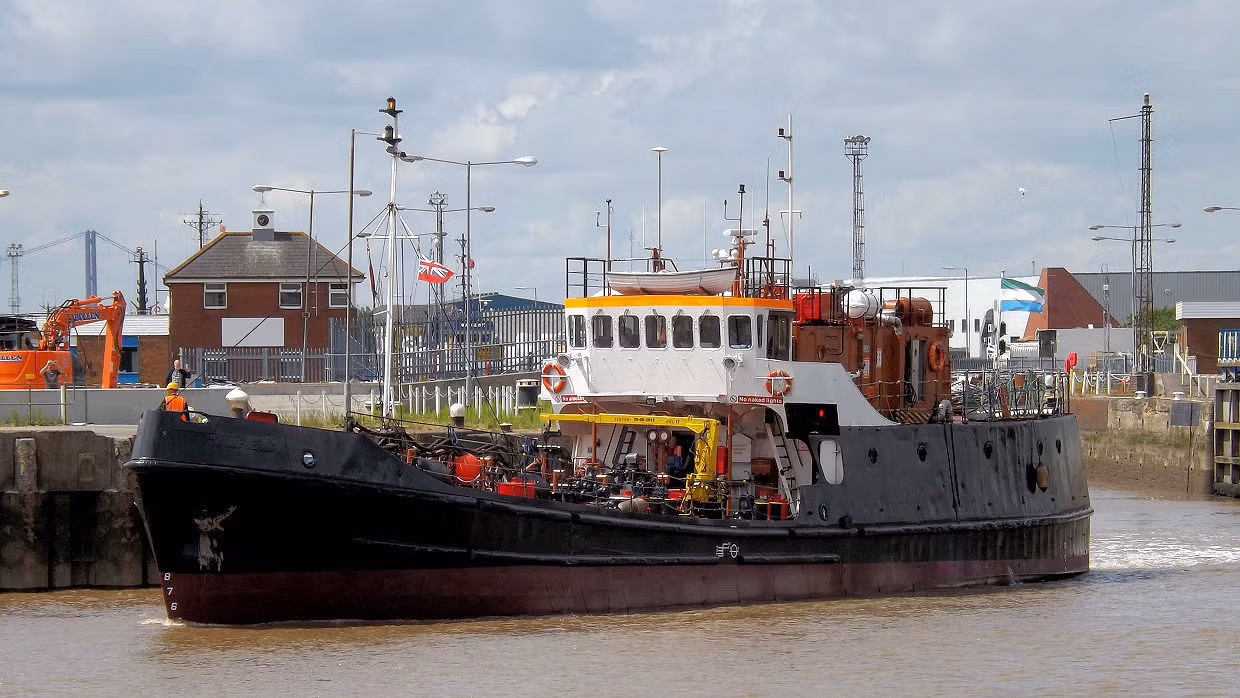 Marine trackers for boats